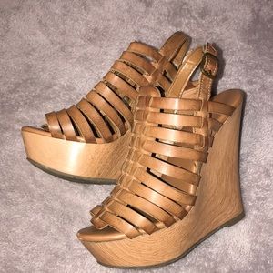 Wood wedge shoes